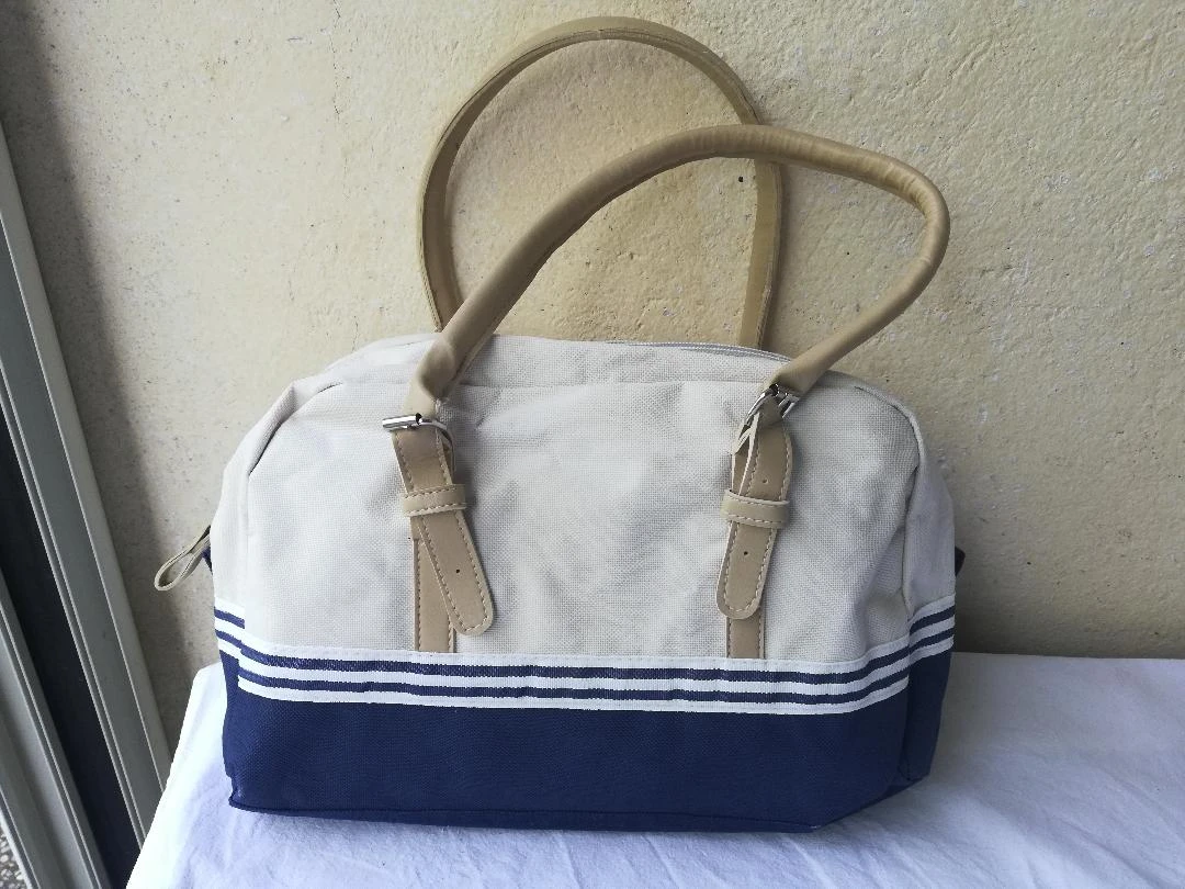 Handtas van stoffen lichtbeige onderaan marineblauw met nieuw handvat (1 streep op 1 handvat) – photo 17